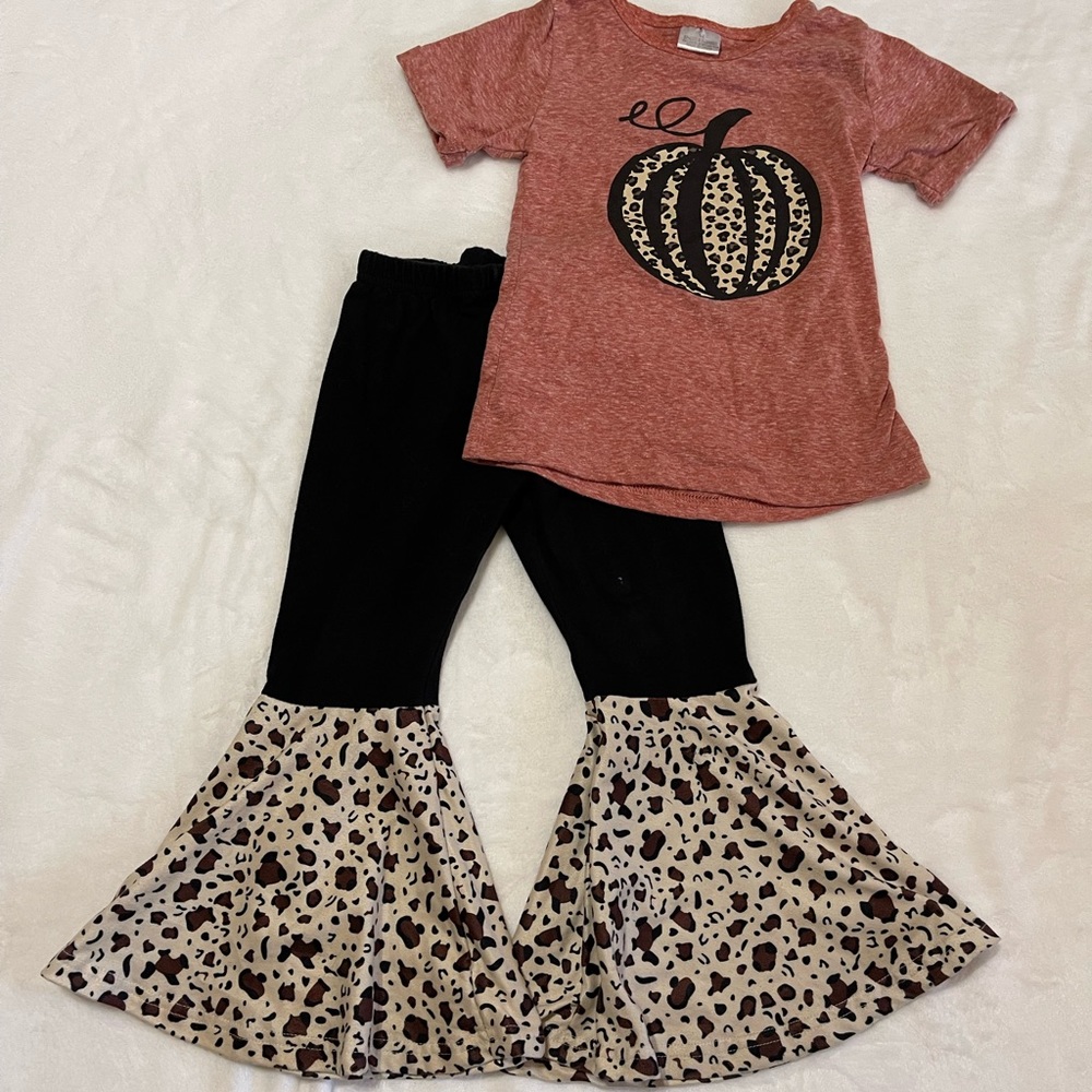 Sparkle in pink Cheetah print pumpkin outfit